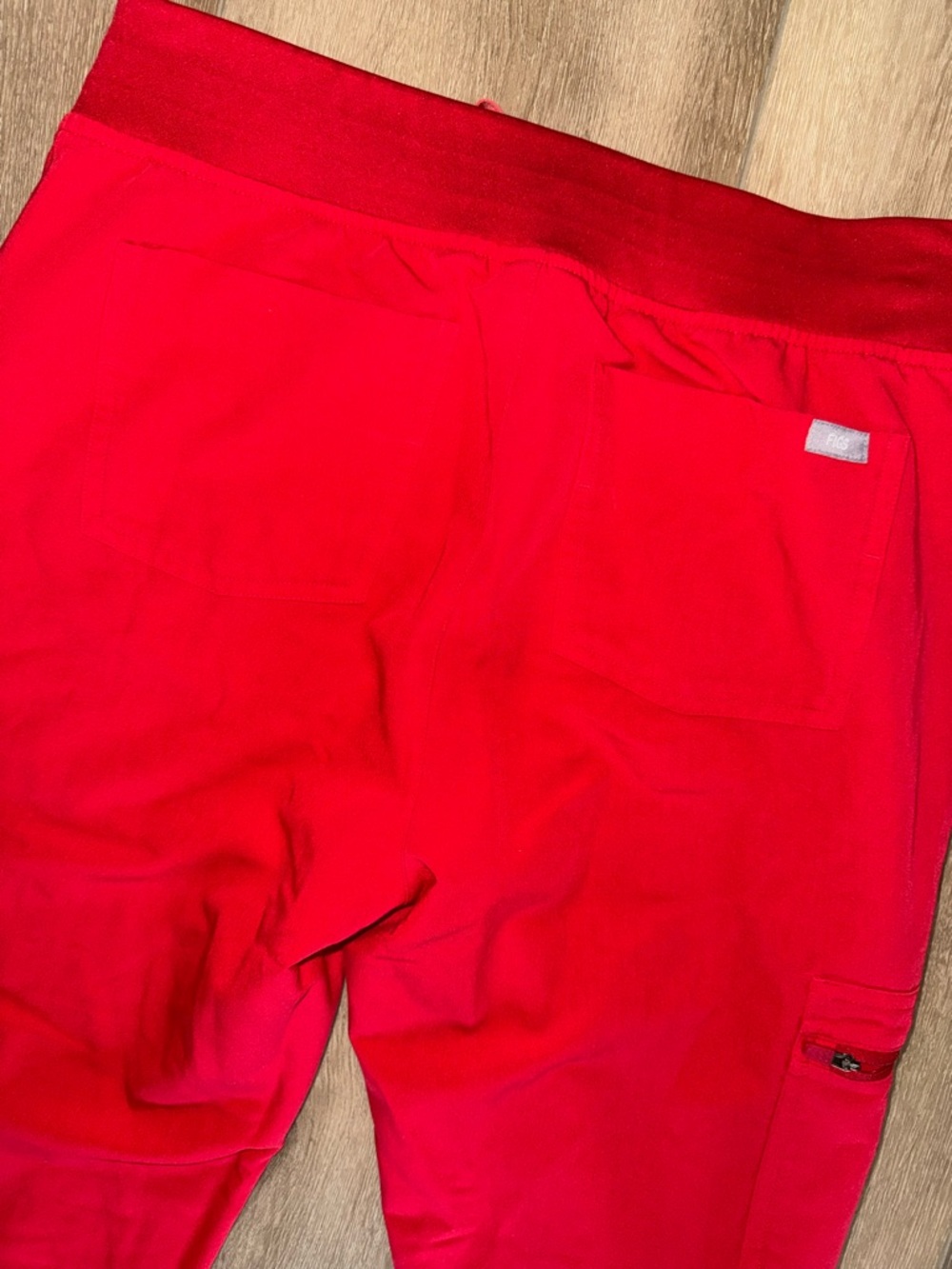 Figs Winning Red Zamora Jogger Pants Casma Scrub Top Scrubs Set Small S Tall - Picture 5 of 7